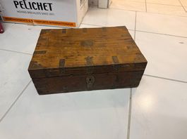 Coffre ancien, bois et metal