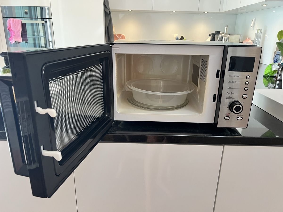 Daewoo Appareils de cuisine: Daewoo Kombi-Mikrowelle mit Grill – D'occasion à Neerach par kimmyller 2