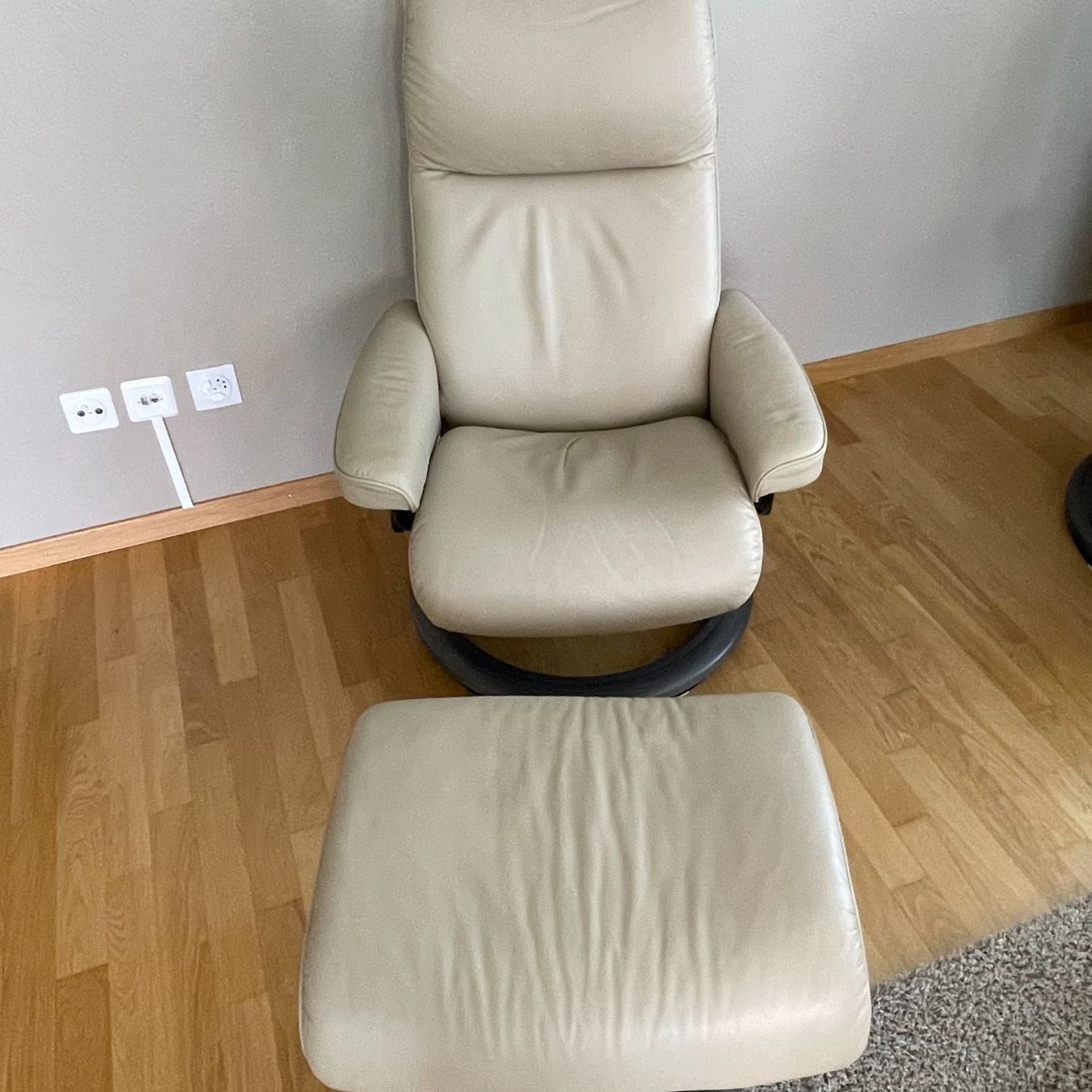 Sessel: 2 x Relaxsessel mit Hocker Leder beige Drehsessel – Gebraucht aus Andwil SG von Andwil11 2