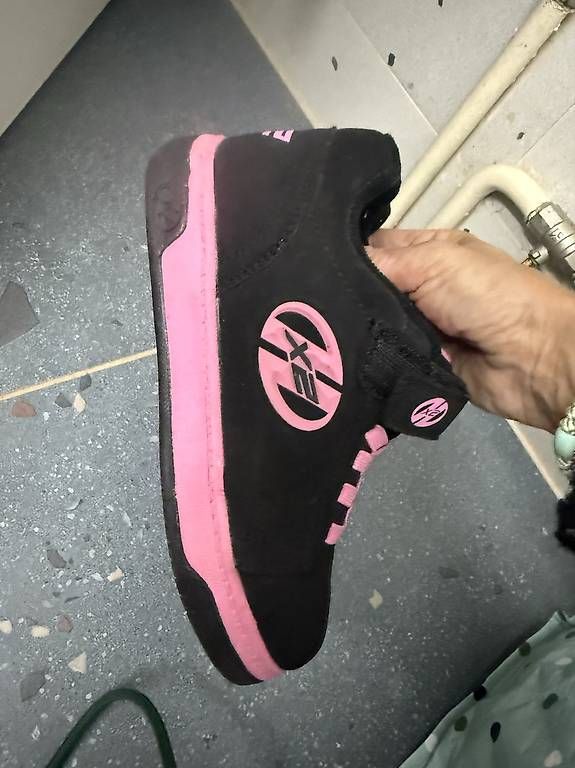 Patins à roul. & inline: Heelys x2 eur33 – D'occasion à Zürich par Sashkica 1