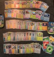 Über 200 Pokémon-Karten + 2 leere Mini tin Box 