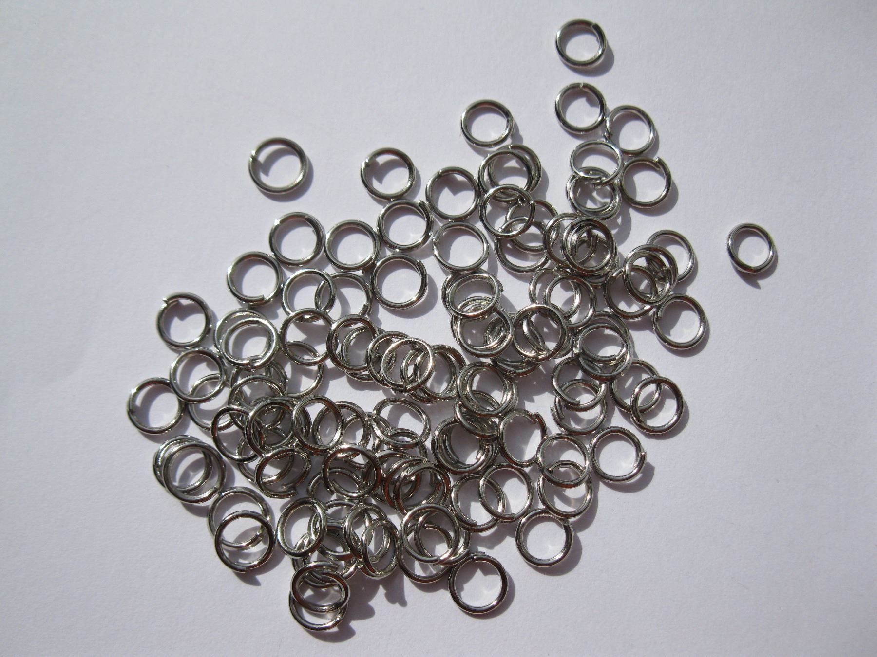 Perlen (unechte): 40 Spaltringe, Binderinge, metall 7x0,8mm (dicker) – Neu und originalverpackt aus St. Margarethen TG von LuanaKa 1