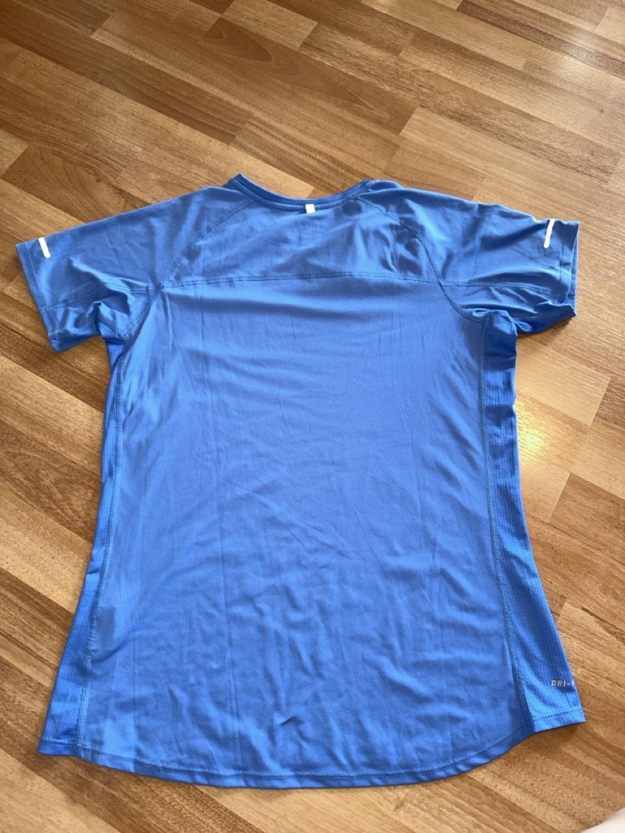 Nike T-shirt: Nike Dri-FIT T-Shirt, hellblau, Grösse L – Usato da Heiden venduto da fam_797q 2