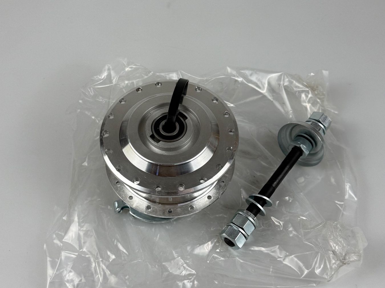 Puch Moteurs: Speichennabe Puch Maxi/X30 vorne neu – Neuf avec emballage d'origine à Hallau par mofaplus 3