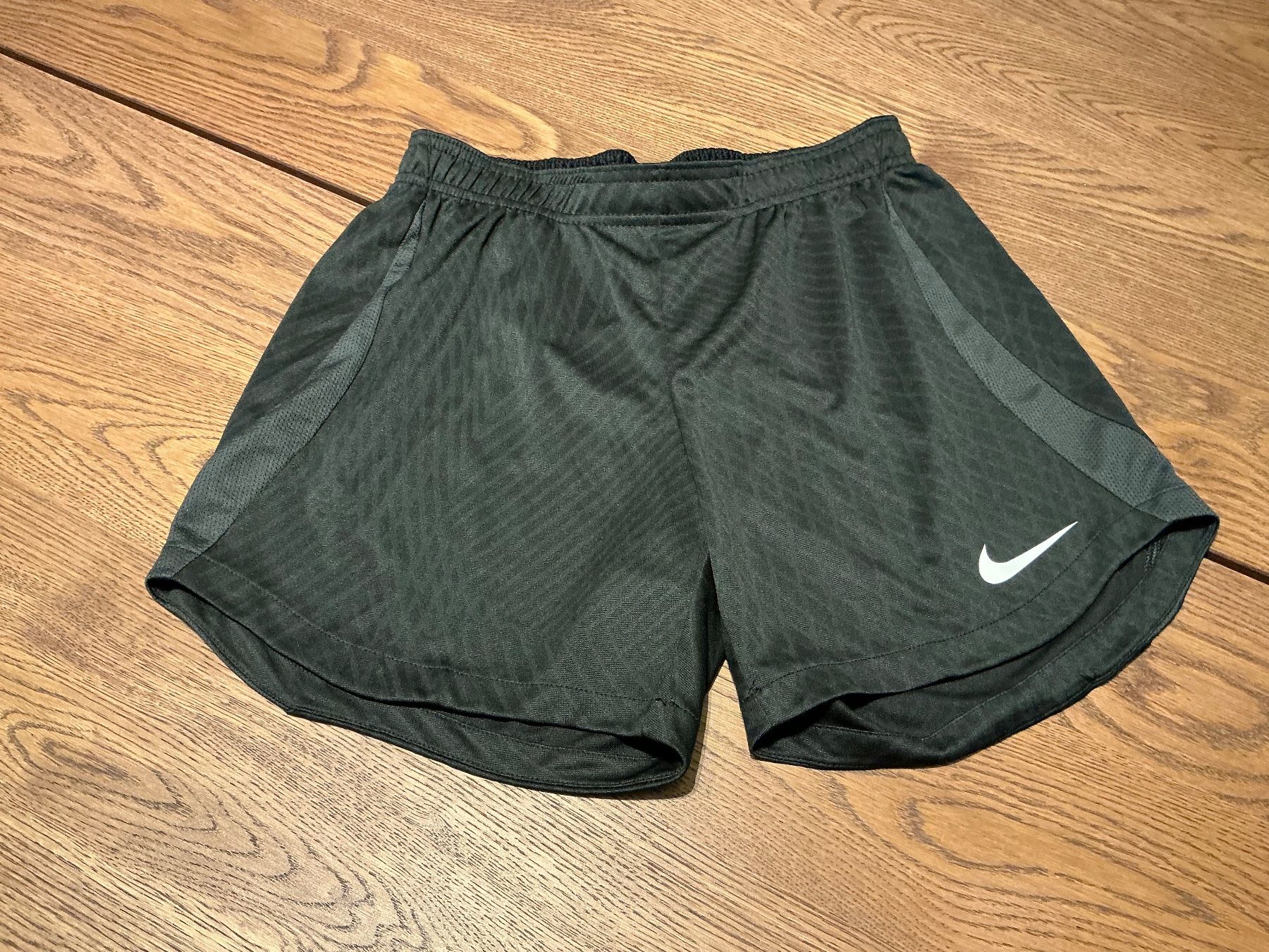 Nike Pantaloni: Nike Shorts Gr.S Top Zustand – Usato da Würenlos venduto da Chicca2004 1