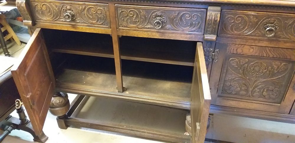 Commodes: Antikes Buffet/Sideboard mit Schnitzereien, massiv 49 – D'occasion à Zürich par Rotstern5 5