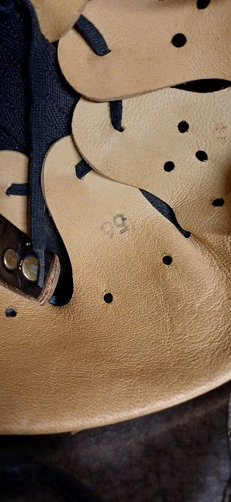 Pompieri: Feuerwehrhelm aus der DDR mit Nackenleder – Usato da Zürich venduto da FirefighterZH_118 2