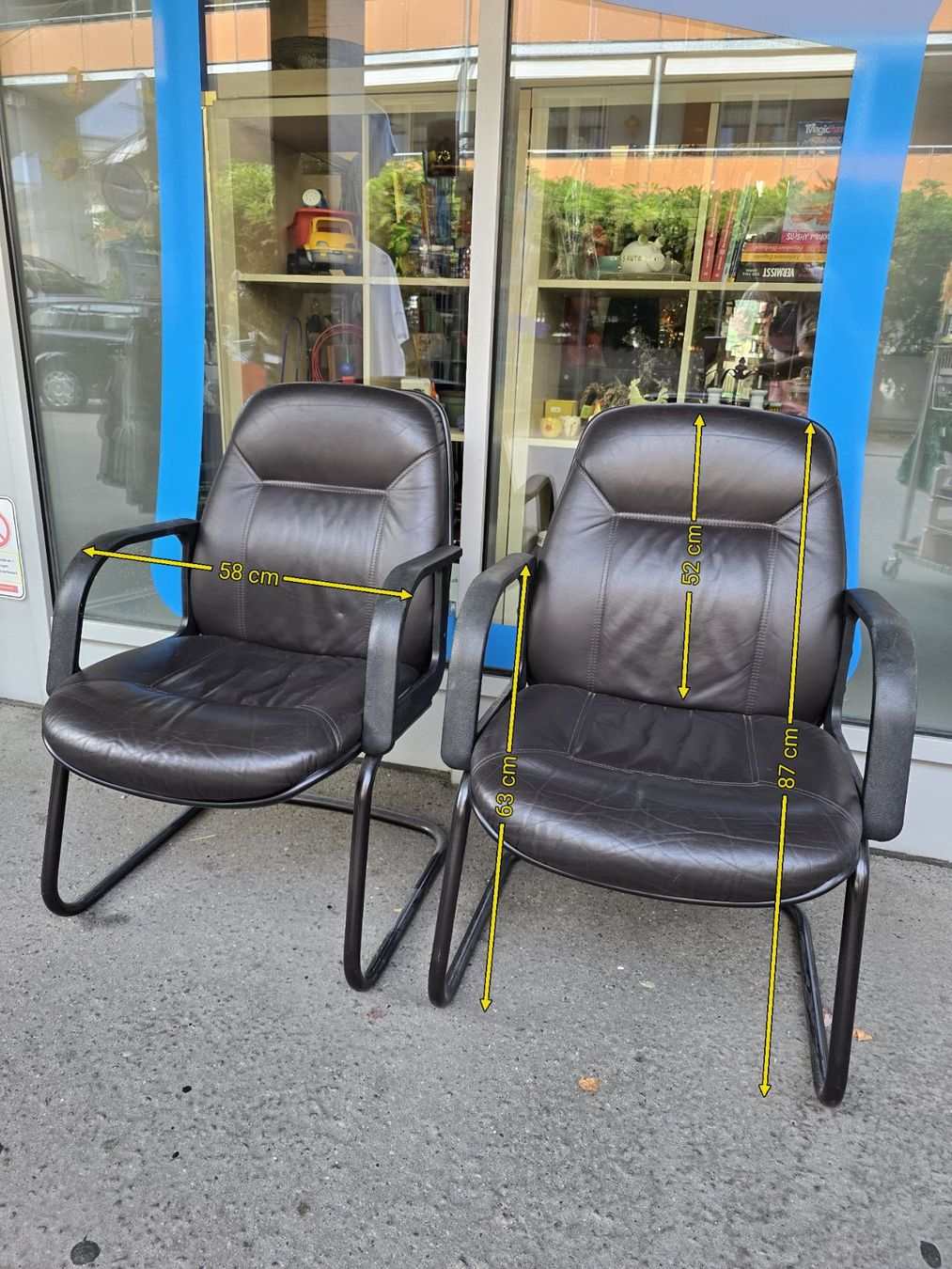 Stühle: Bürostühle massiv 2 Stk., Leder – Gebraucht aus Zofingen von Loop_ReSale 1