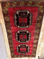 Orientteppich rot schwarz mit Muster in gutem Zustand