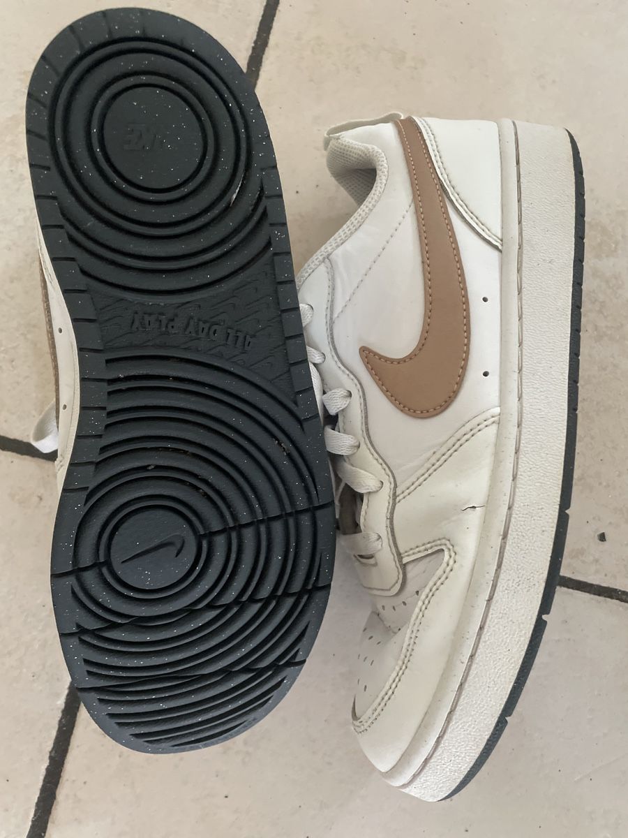 Nike Scarpe per ragazze: Weisse Nike Turnschuhe/Sneaker Gr.39 – Usato da Obergerlafingen venduto da cabo4 2