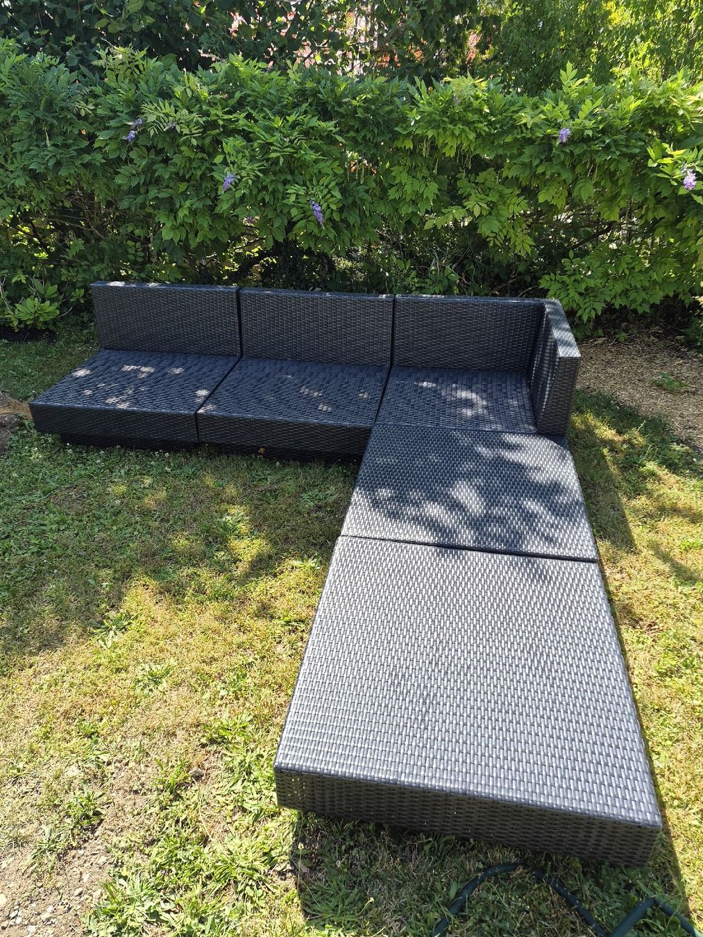 Beliani Sofas: Salon de jardin modulable en polyrotin noir - 5 éléments – D'occasion à Trélex par Christobald 2