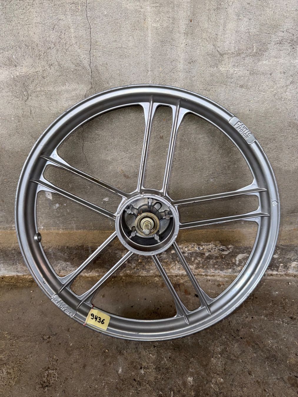 Fantic Parti ricambio per ciclomotori: Fantic Issimo Gussfelgen Vorderrad 16 Zoll – Usato da Fahrni b. Thun venduto da berger_tuning34