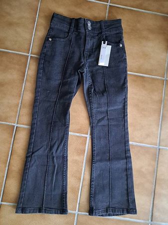 Neu und ungetragen Mädchenjeans gr. 134
