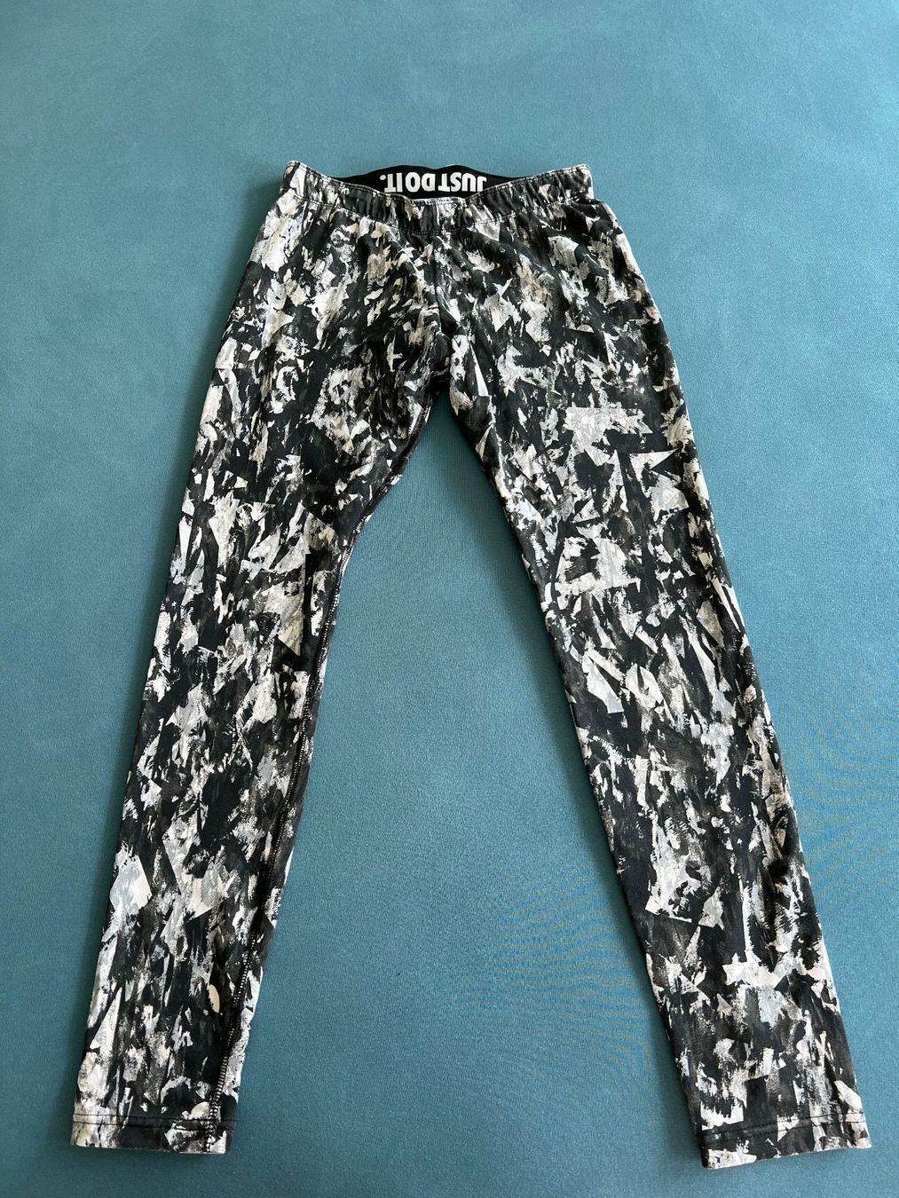 Nike Leggings: Sportleggins NIKE NEU – Nuovo e nell'imballaggio originale da Zollikofen venduto da Wishbear