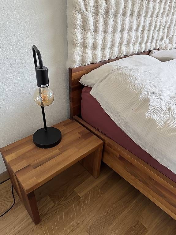 Betten: Bett 1.40m Nussbaum massiv – Gebraucht aus Frauenfeld von mon_b6jv