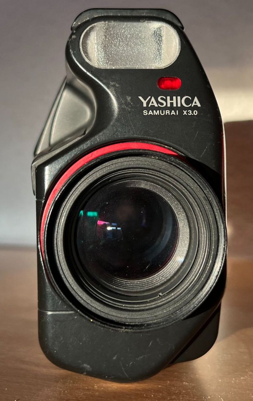 Yashica Fotocamera: Analoge Kamera Yashica Samurai X3.0 – Usato da Uster venduto da Stoessda 1