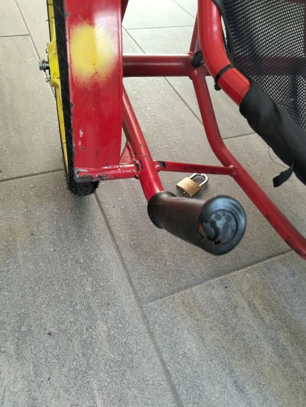 Veicoli per bambini: Dreirad Go-Kart rot mit Sitz – Usato da Lyss venduto da yan_zq9y 2