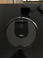 iRobot Roomba i7 Saugroboter mit Ladestation