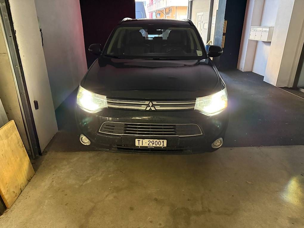 Automobili: Mitsubishi Outlander PHEV NAVI - FULL OPTIONS – Usato da Lugano venduto da inf_j2xd 4