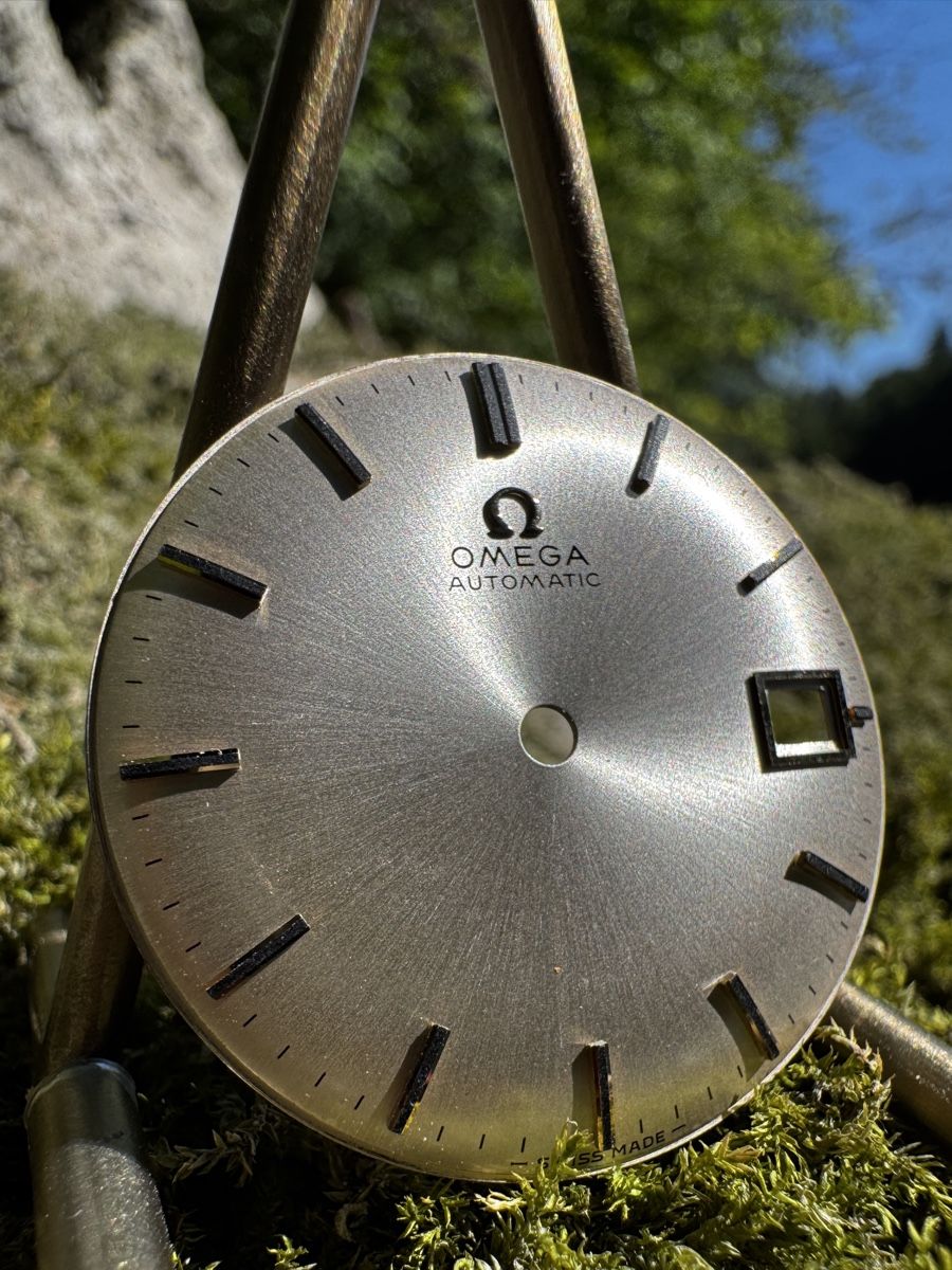 Omega Montres: Zifferblatt Omega Automatic Silberfarben  – D'occasion à Zollikofen par Comcast