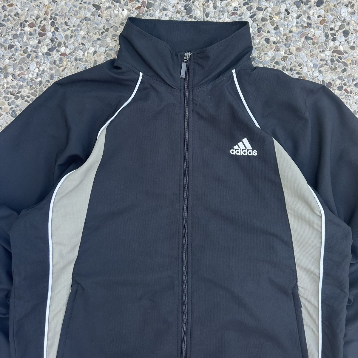 Adidas Giacche: Vintage Adidas Black Track Jacket – Usato da brent venduto da fukusapes 1