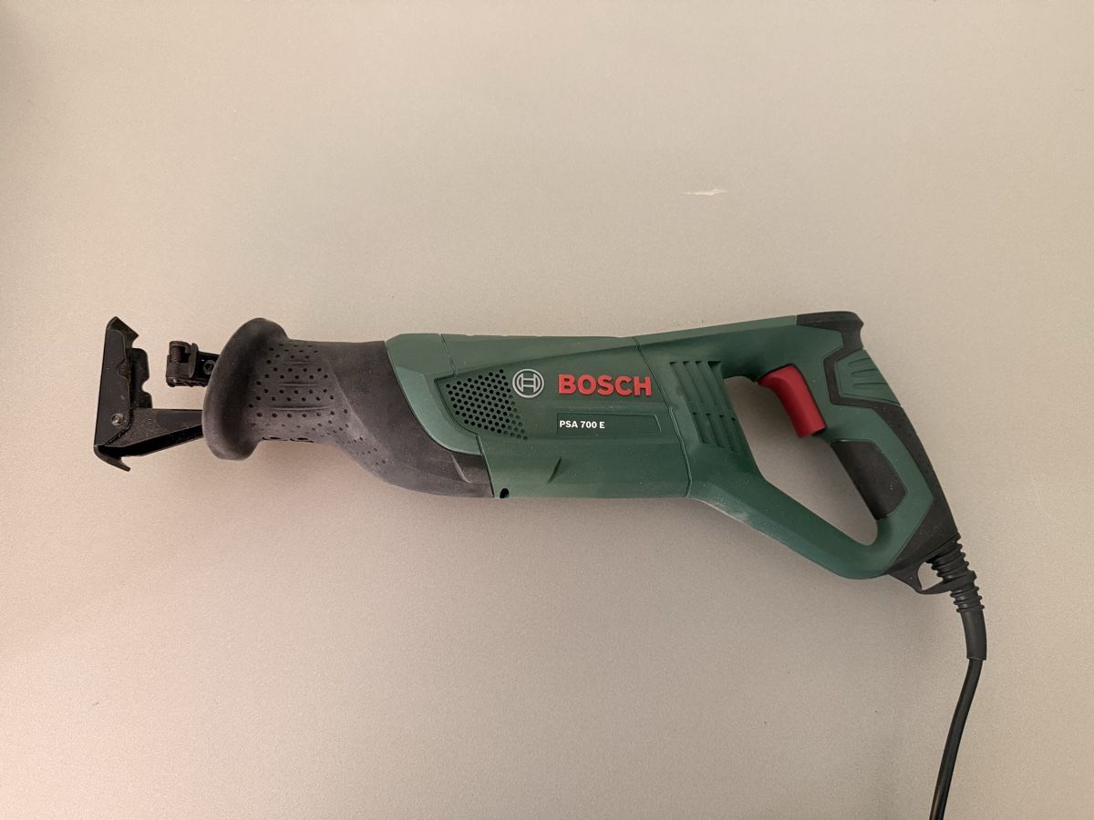 Tutte le macchine: Bosch PSA 700E Säbelsäge – Usato da Reinach BL venduto da Rushkatie 3