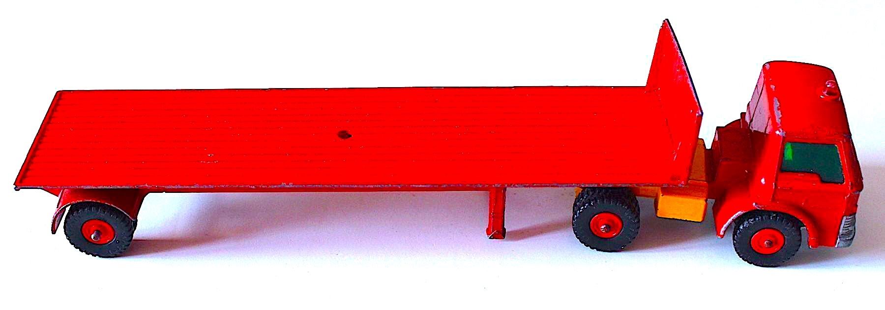 Lesney Spielzeuge: VINTAGE SCHÖNER FORD TRAKTOR MIT AUFLEGER LESNEY – Gebraucht aus Ipsach von Merlux