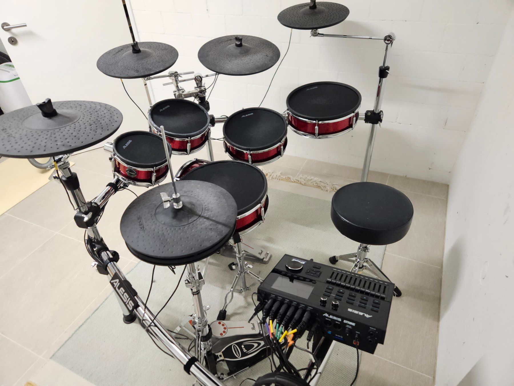 Alesis Musikinstrumente: Alesis Strike Pro Drumkit – Gebraucht aus Mettmenstetten von thesb 2