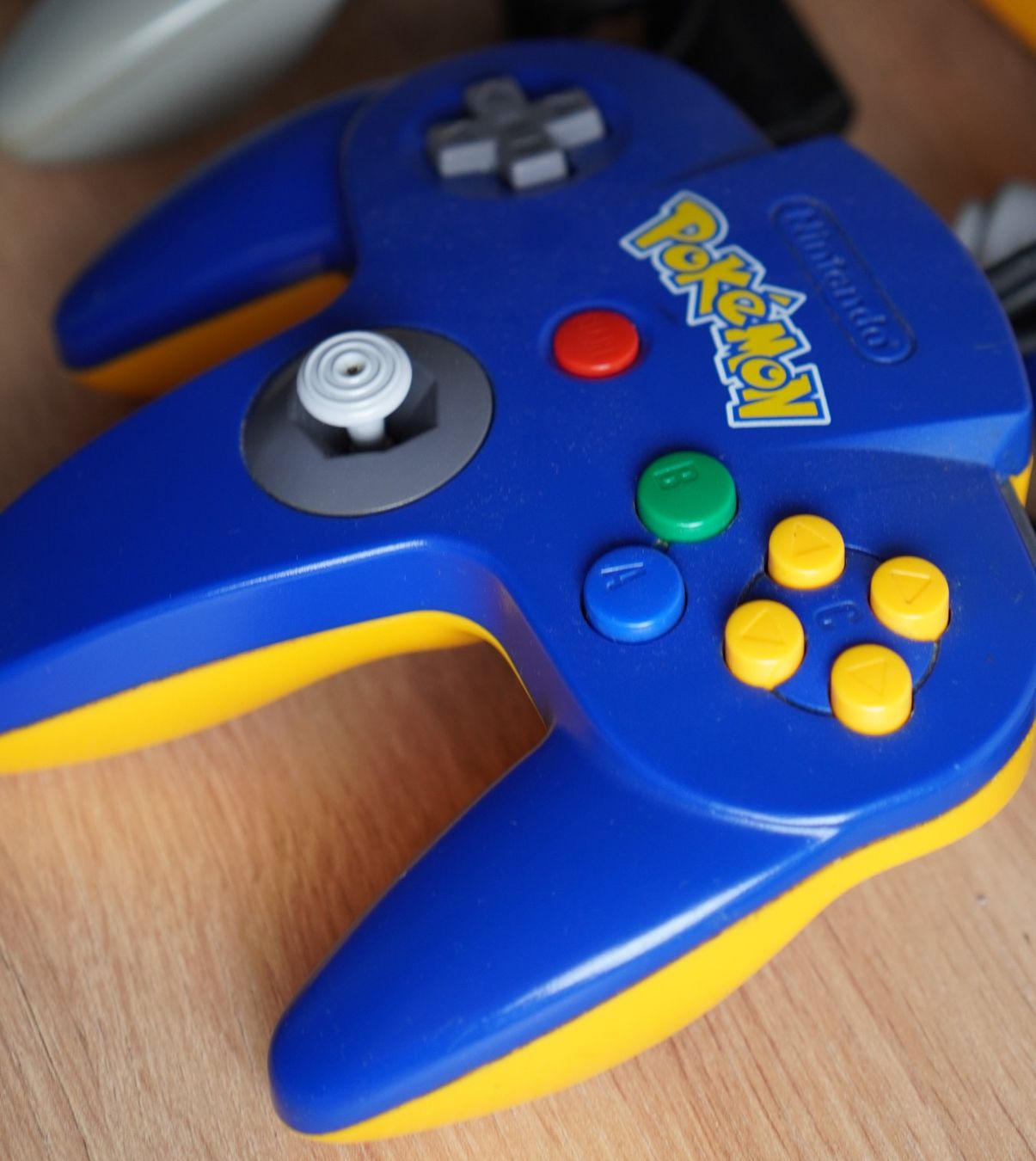 Nintendo Console: Nintendo 64 Pikachu Edition + 17 Spiele + 3 Controller – Usato da Oberwangen b. Bern venduto da pas_x72k 5