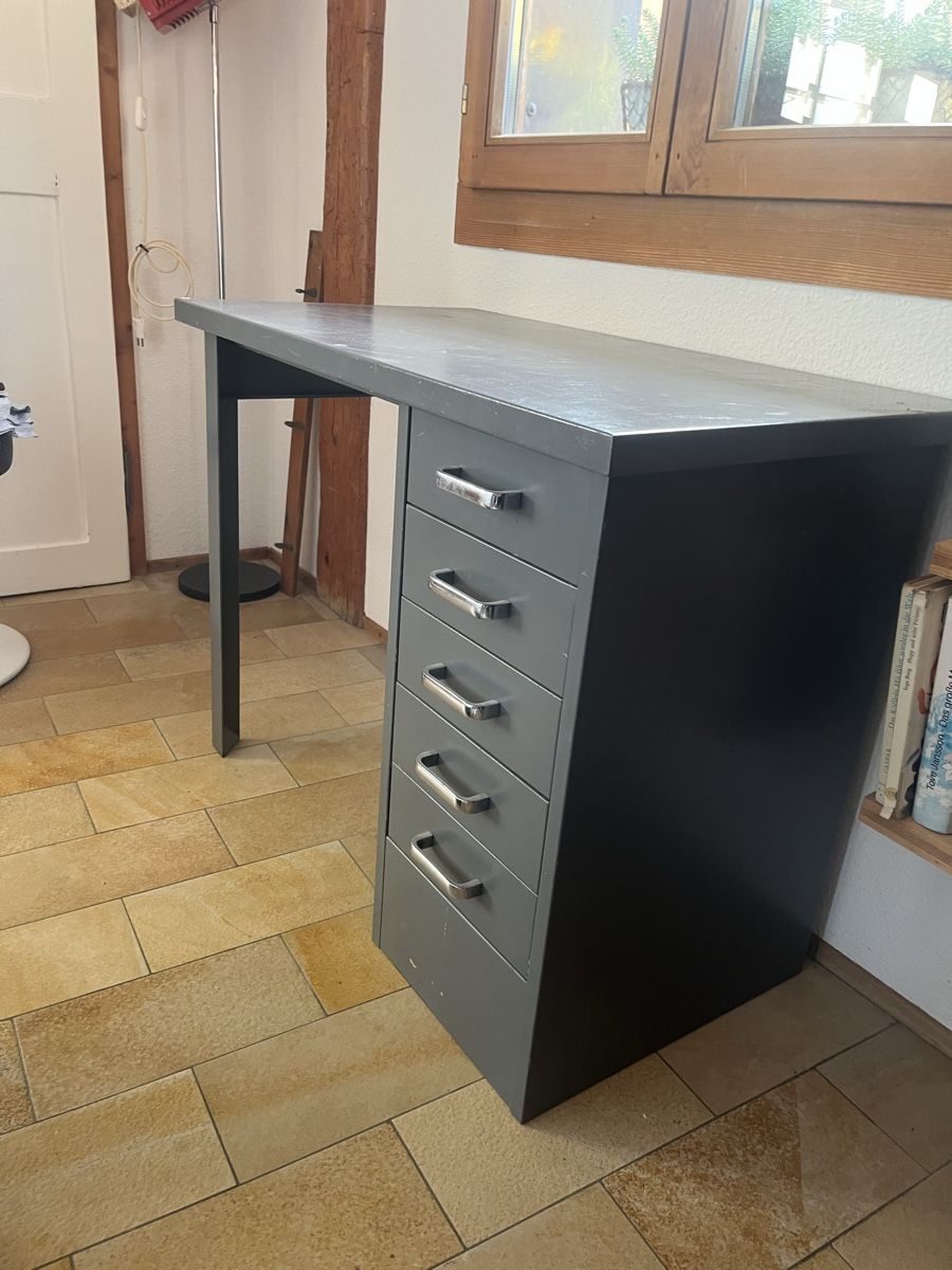 Schreibtische: Bureau en métal anthracite  – Gebraucht aus Chez-le-Bart von Beyco 2
