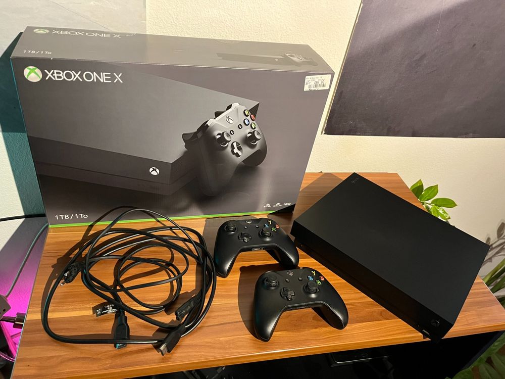 XBOX ONE X, 1TB, 2 Controller | Kaufen auf Ricardo