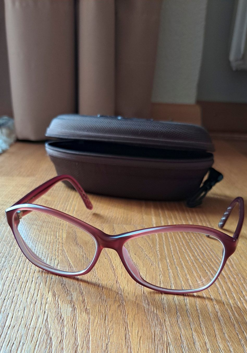 Brillen & Gläser: Brille beerenrot mit Etui – Gebraucht aus Niederönz von Chraemerliguet 2