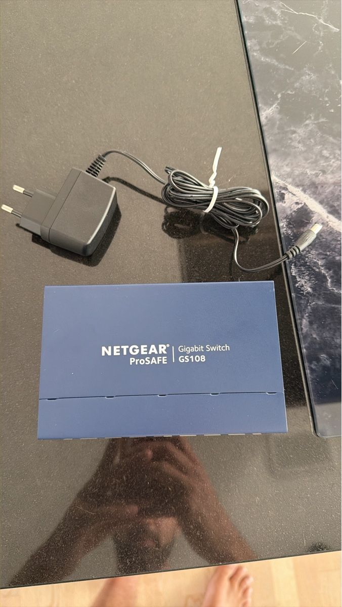 Netgear Hub & Switch: NETGEAR ProSAFE GS108 Gigabit Switch - einwandfrei – Usato da Glattfelden venduto da Schwaderlocher
