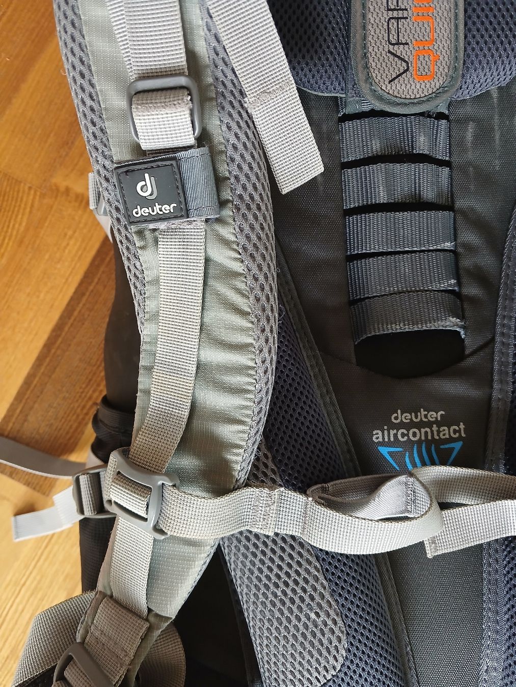 Deuter Sacs à dos: Deuter ACT LITE  40+10 – D'occasion à Balgach par Brigitte_1968 2