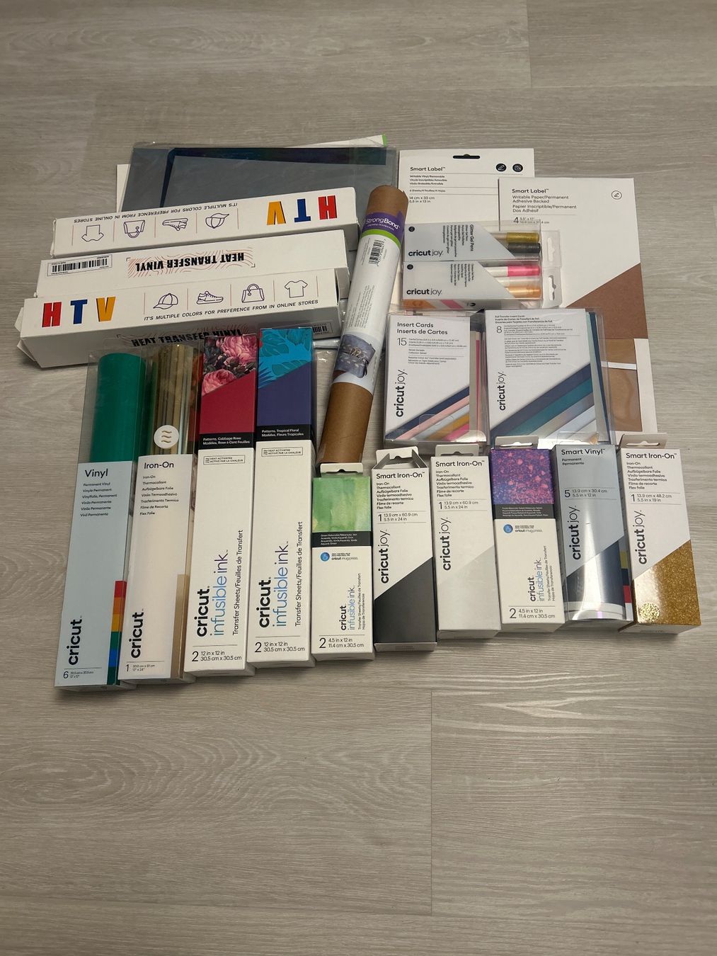 Cricut Kit bricolage: Grosses Cricut Joy Materialpaket – Usato da Engwilen venduto da Michelle.e13