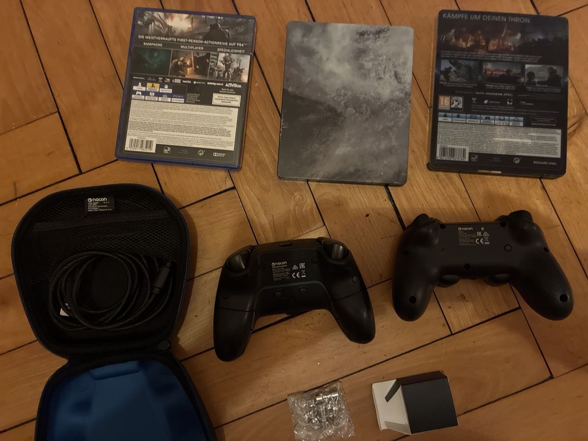 Sony Giochi: 2 PlayStation 4 Controller und 3 Games – Usato da Zürich venduto da ani_8jg5 1