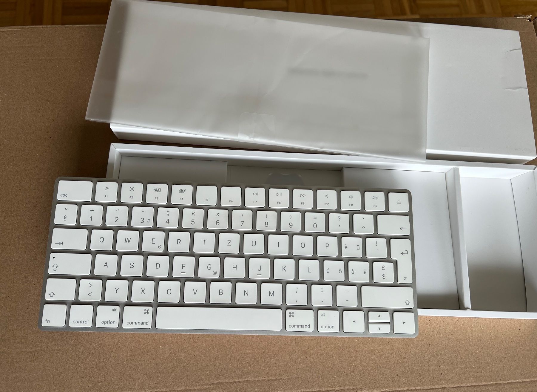 Apple Sonstiges zu Computer & Netzwerk: APPLE MAGIC KEYBOARD CH-DE – Gebraucht aus Siebnen von