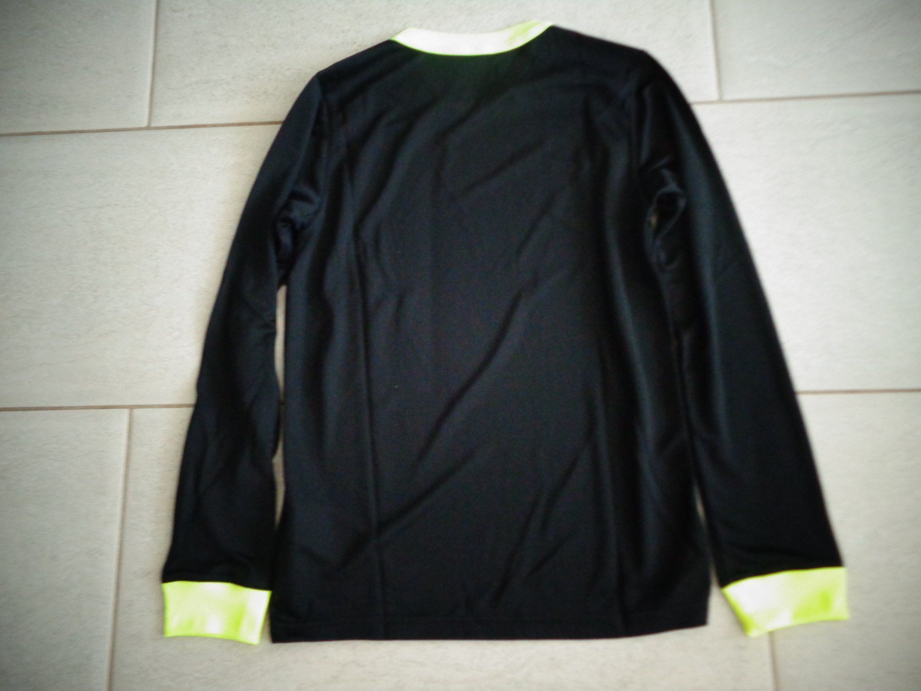 Nike Scarpe, pantaloni & magliette da ginnastica: NIKE SPORT SHIRT GR.152 NEU – Nuovo (secondo la descrizione) da Rotkreuz venduto da Samballi 2