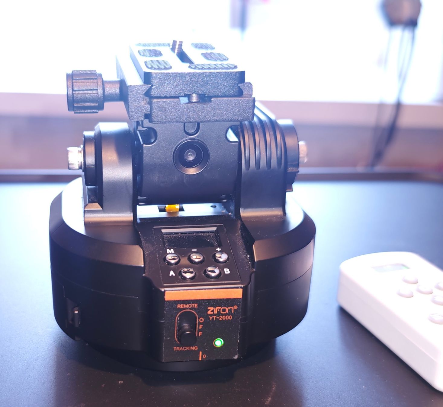 Trépieds & Accessoires: AI Face Tracking | Motorized Pan Tilt Head  YT-2OOO – D'occasion à Assens par AlpineMagazine