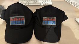 Coole Caps mit Equalizer-Anzeige für Konzert