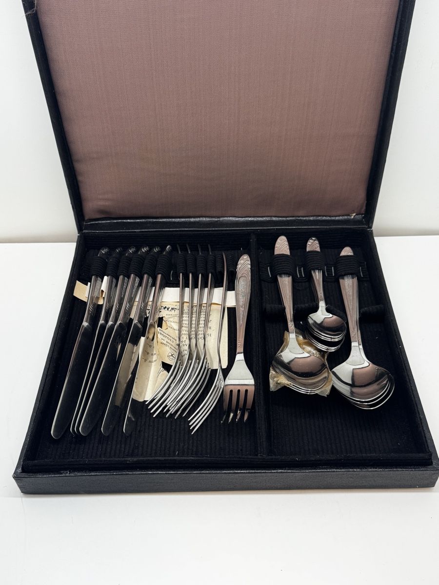 Set di posate: Besteckset rostfrei, Swiss Made, sch – Usato da Schlieren venduto da Eldi84 1