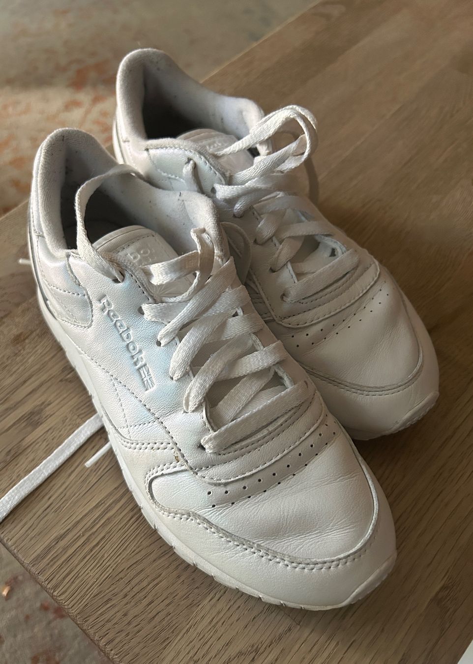 Reebok Scarpe da donna: Reebok Turnschuhe weiss Grösse 37 – Usato da Bern venduto da cip_v9xh