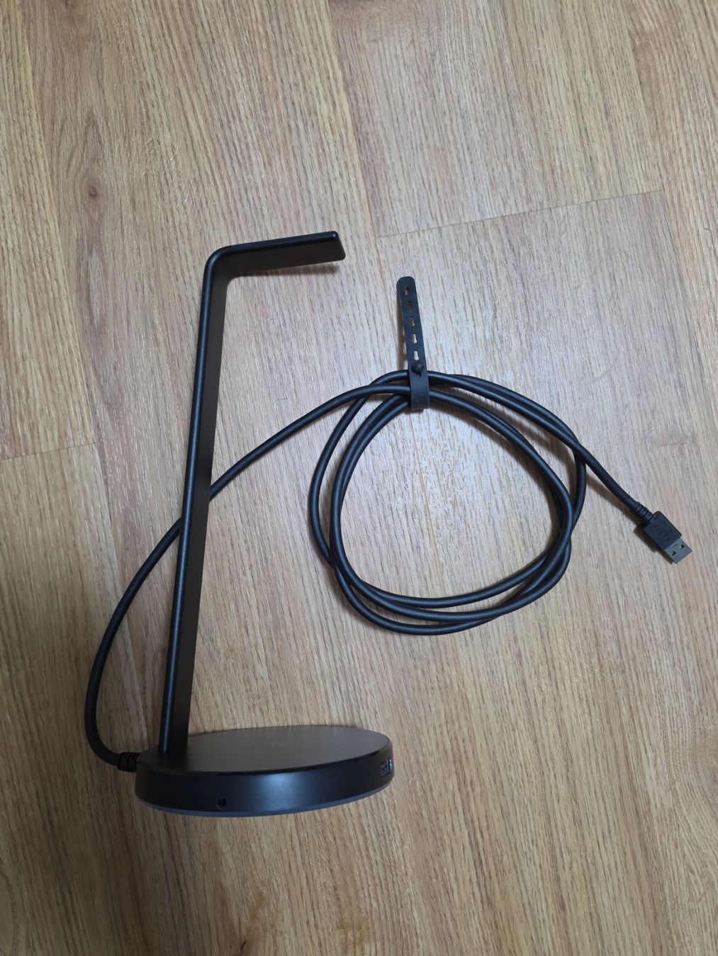 Razer Autres décorations & accessoires: Razer Base Station V2 Chroma – Neuf avec emballage d'origine à Frick par Ank85 1