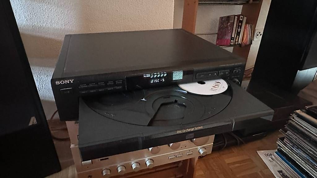 CDs: Sony CDP-CE235  5-fach CD-Wechsler – D'occasion à Basel par Rstoessel 1
