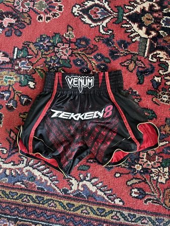 Venum Tekken 8 Muay Thai Shorts, neuwertig, Grösse S