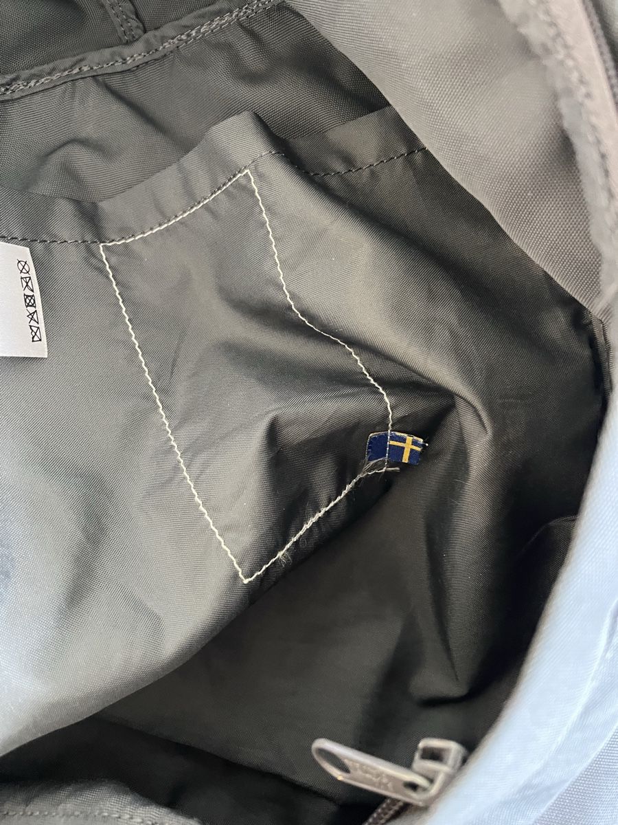 Fjällräven Zaini: Fjällräven Re-Kånken Backpack Grey  – Usato da Lausanne venduto da Danash 7