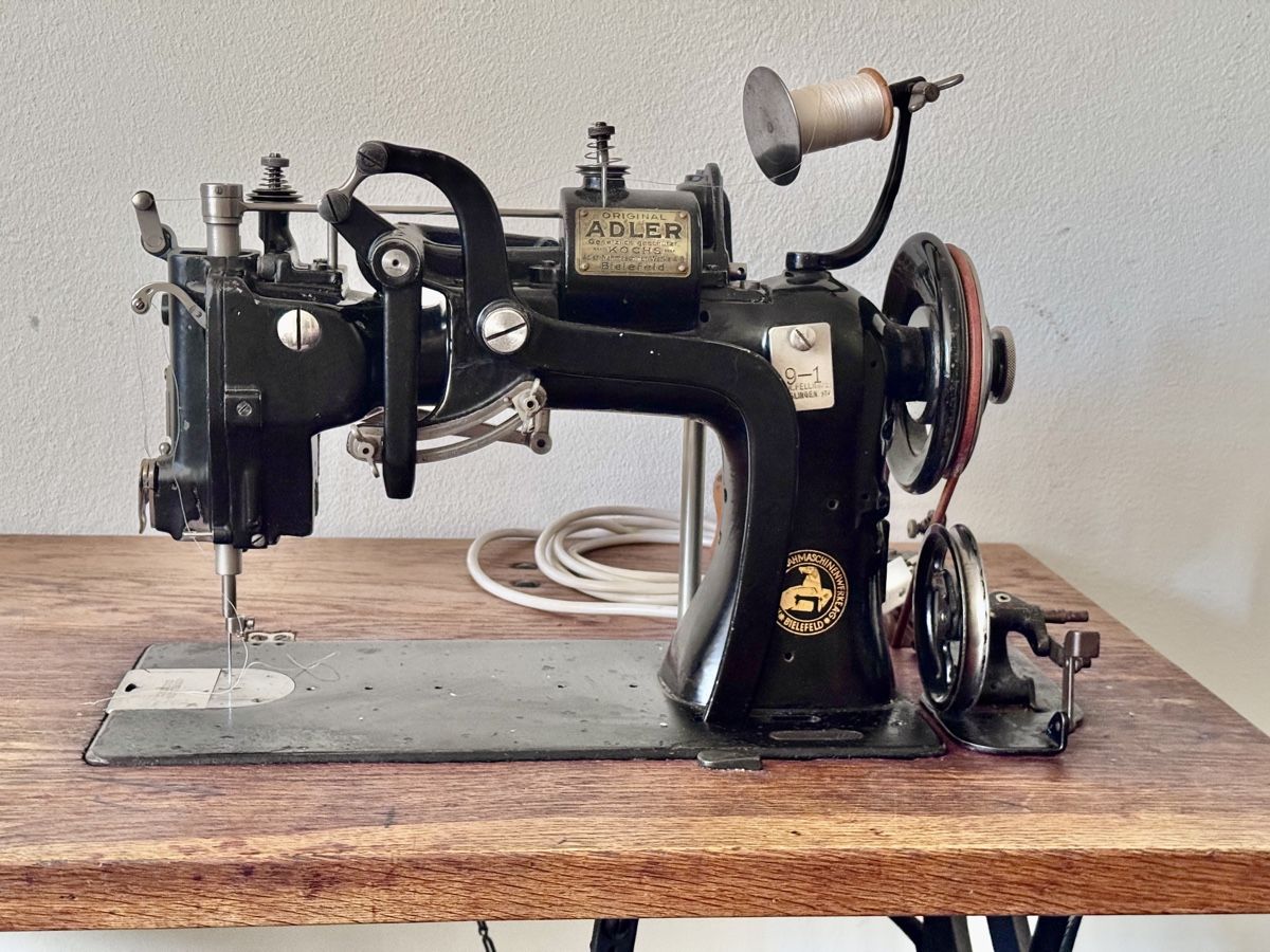 Adler Nähmaschinen: alte Stickmaschine Adler 9-1 – Gebraucht aus Bern von keristophu 1