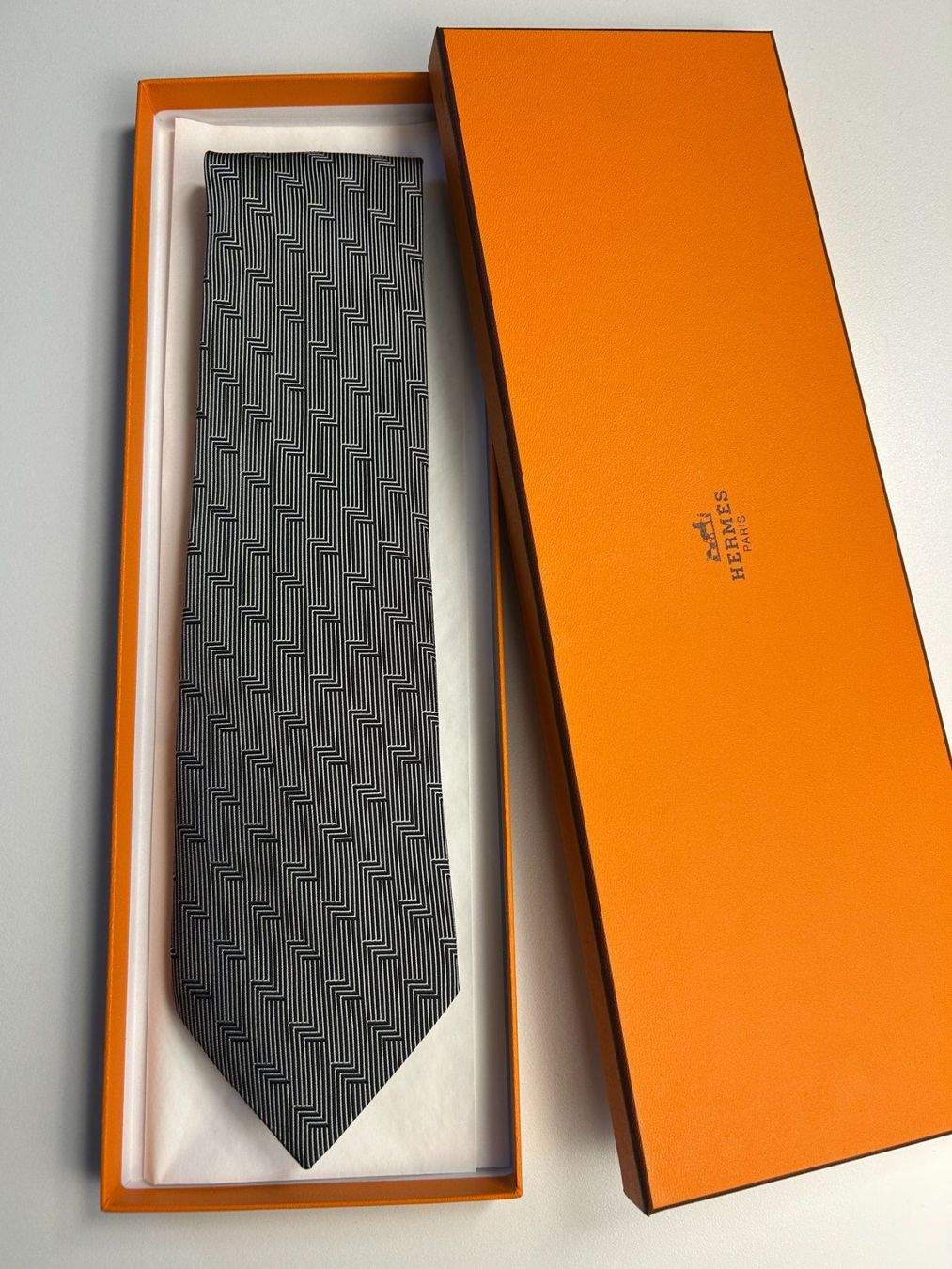 Hermès Cravates: Hermes Taft Monogram Krawatte – Neuf (Voir description) à Bern par kurtikobolt74