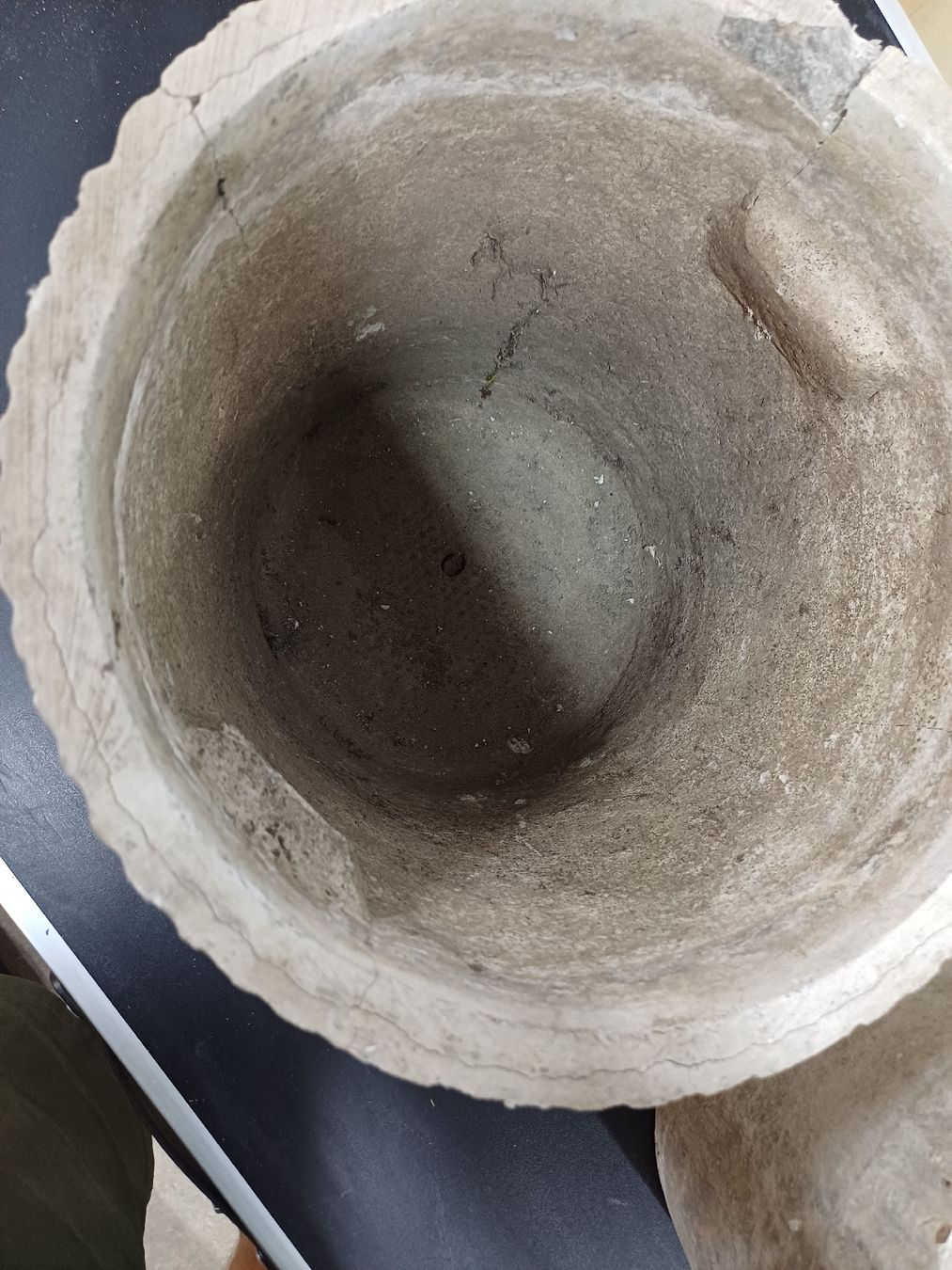 Eternit Blumentöpfe: 2 Eternit Blumentöpfe – Defekt aus Wangenried von Recycler94 4