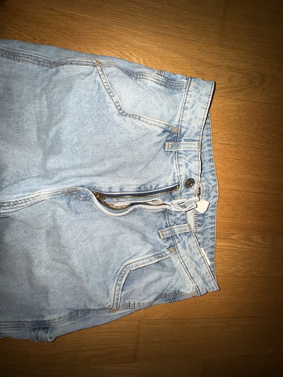 H&M Jeans: H&M Jeans Grösse 36 mit Seitendetail – Gebraucht aus Winterthur von yar_dpp8 2